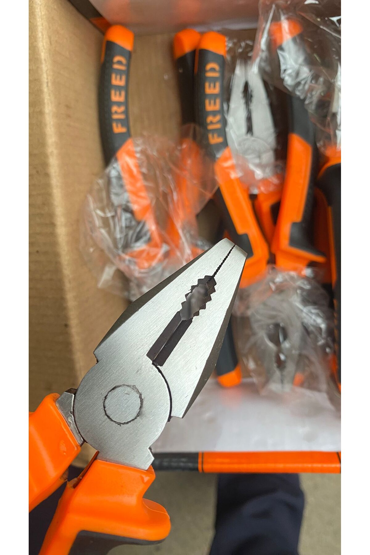 180 mm İzoleli Kombine Pense – CR‑V Çelik, Nikel Kaplama, Ergonomik Sap 1