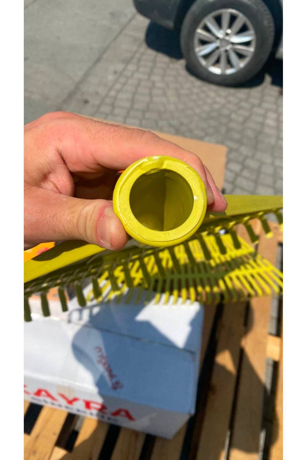 Plastik Çim Tırmığı 24 Dişli Fındık Tırmığı Yaprak Tırmığı Esnek Plastikten Yapılmıştır Görseldeki gibi aynen gönderilir. 2