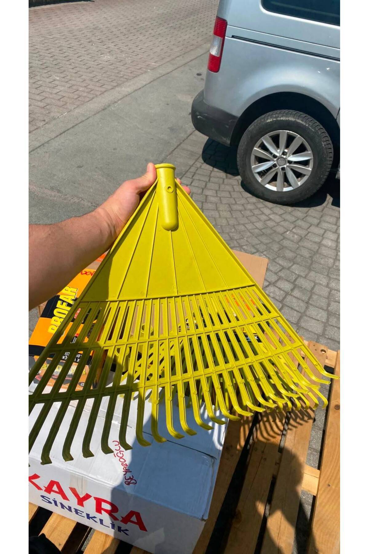 Plastik Çim Tırmığı 24 Dişli Fındık Tırmığı Yaprak Tırmığı Esnek Plastikten Yapılmıştır Görseldeki gibi aynen gönderilir. 3