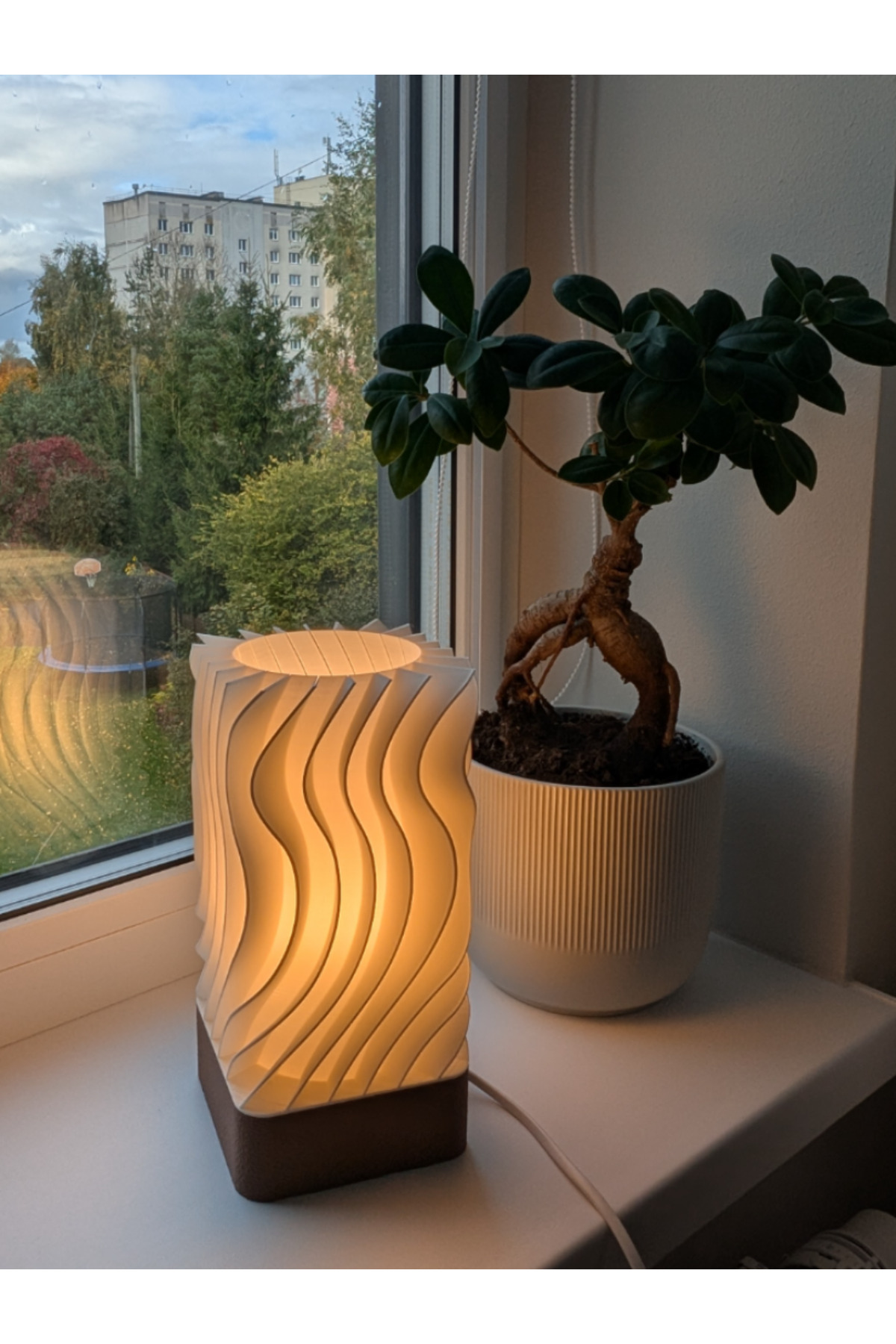 Modern Dalga Tasarımlı Siyah Tabanlı E27 LED Ampullü Dekoratif Abajur 25 cm 2