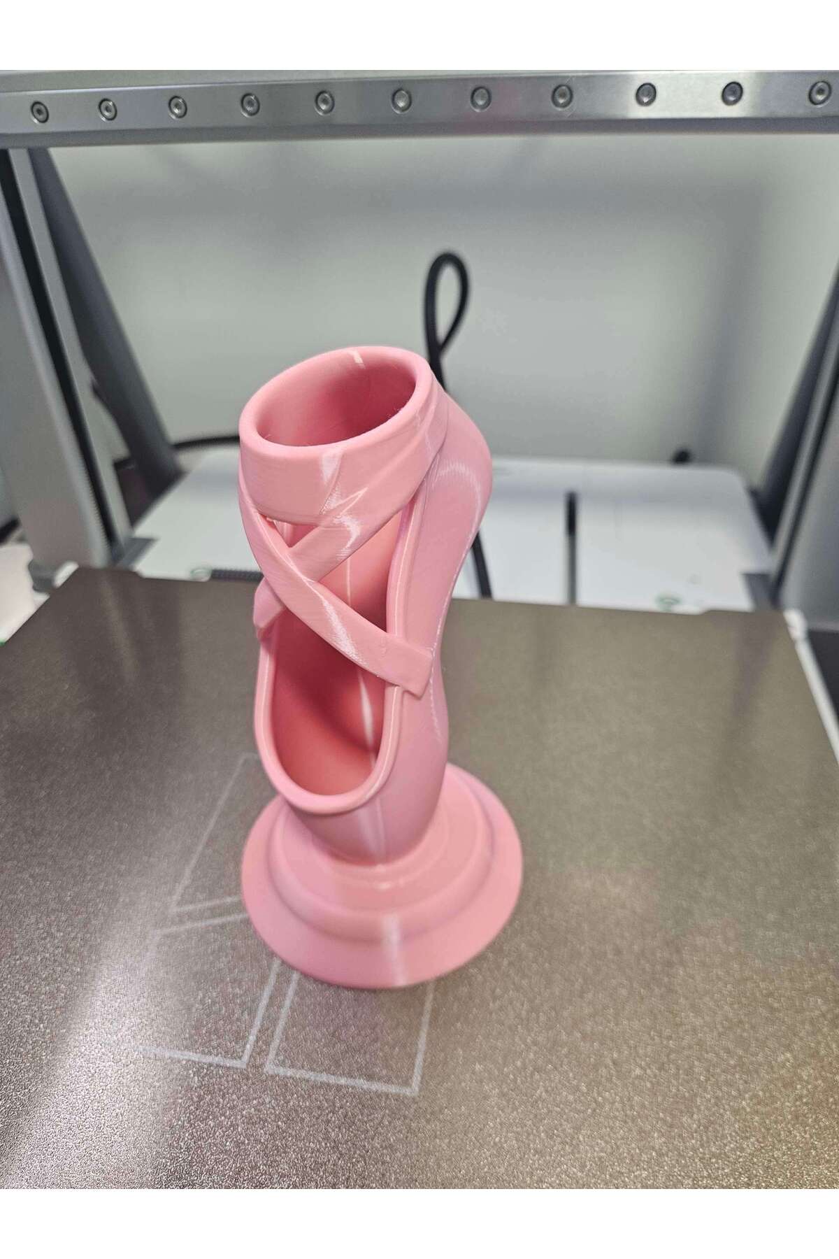 Bale Figürlü Makyaj Fırçası ve Kalemlik Standı – 3D Baskı Plastik Tasarım 2