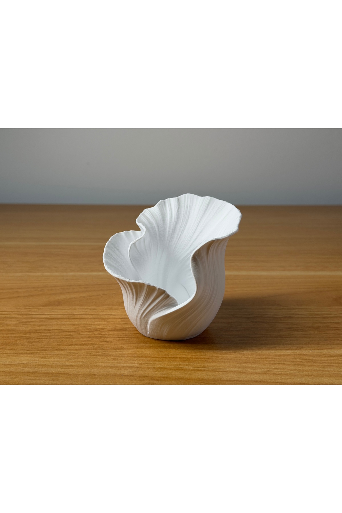 Dekoratif Dalgalı Vazo – Modern Organik Tasarım 3D Baskı Masaüstü Vazo 2