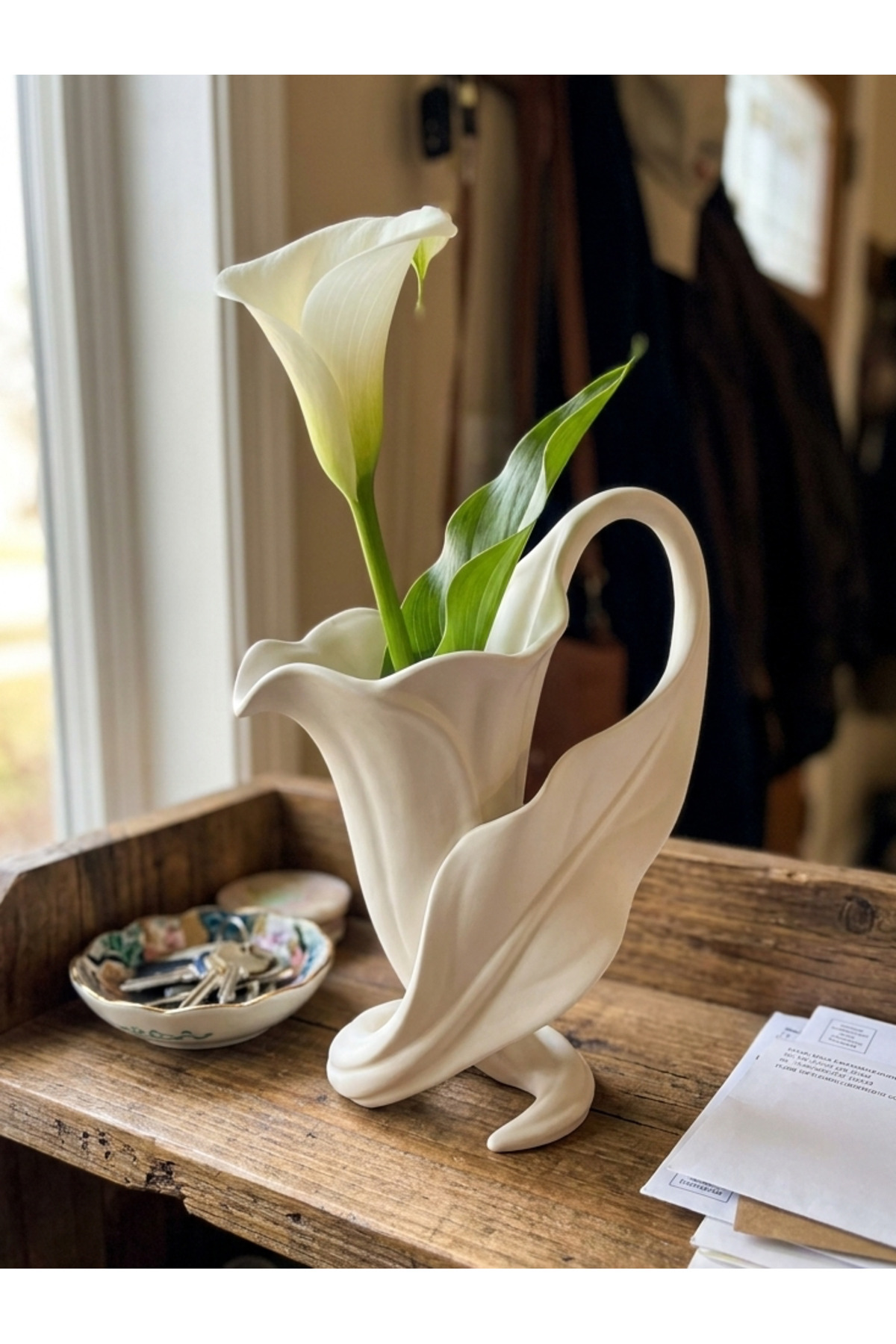 Calla Lily Dekoratif Vazo – Modern Çiçek Tasarımlı Şık Masaüstü Vazo